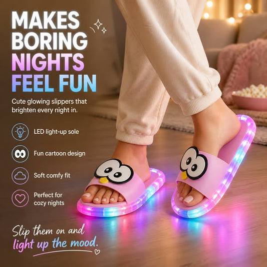 👣50% DE DESCONTO AGORA! ⚡Chinelo fofo com estampas de desenhos animados que brilham no escuro – Luzes de LED coloridas piscam a cada passo, lindos adesivos 3D de desenhos animados, material EVA macio e leve, sola texturizada antiderrapante✨