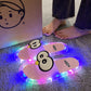 👣50% DE DESCONTO AGORA! ⚡Chinelo fofo com estampas de desenhos animados que brilham no escuro – Luzes de LED coloridas piscam a cada passo, lindos adesivos 3D de desenhos animados, material EVA macio e leve, sola texturizada antiderrapante✨