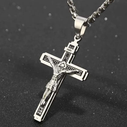 ✝️ 50% DE DESCONTO! ⏰ Colar com pingente de cruz, delicado e de elegância atemporal – Acabamento impecável, aço inoxidável e brilho sutil – perfeito para o dia a dia ou como um presente especial 💛