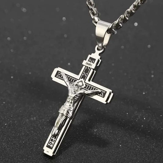 ✝️ 50% DE DESCONTO! ⏰ Colar com pingente de cruz, delicado e de elegância atemporal – Acabamento impecável, aço inoxidável e brilho sutil – perfeito para o dia a dia ou como um presente especial 💛